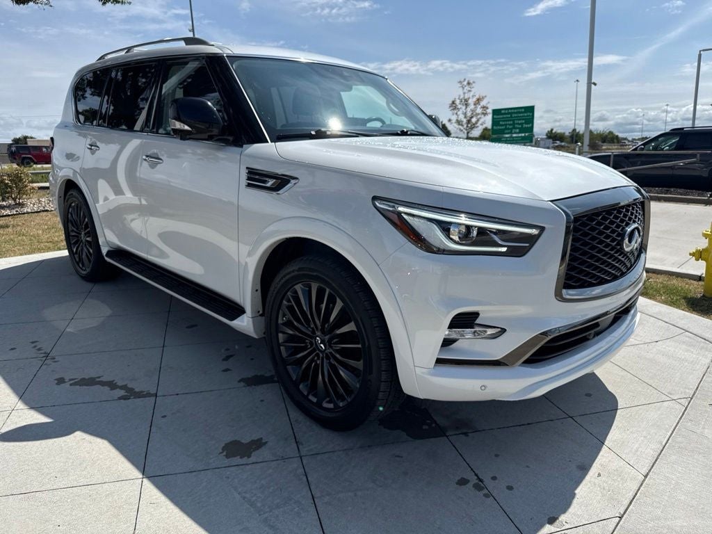 2022 INFINITI QX80 Premium Select