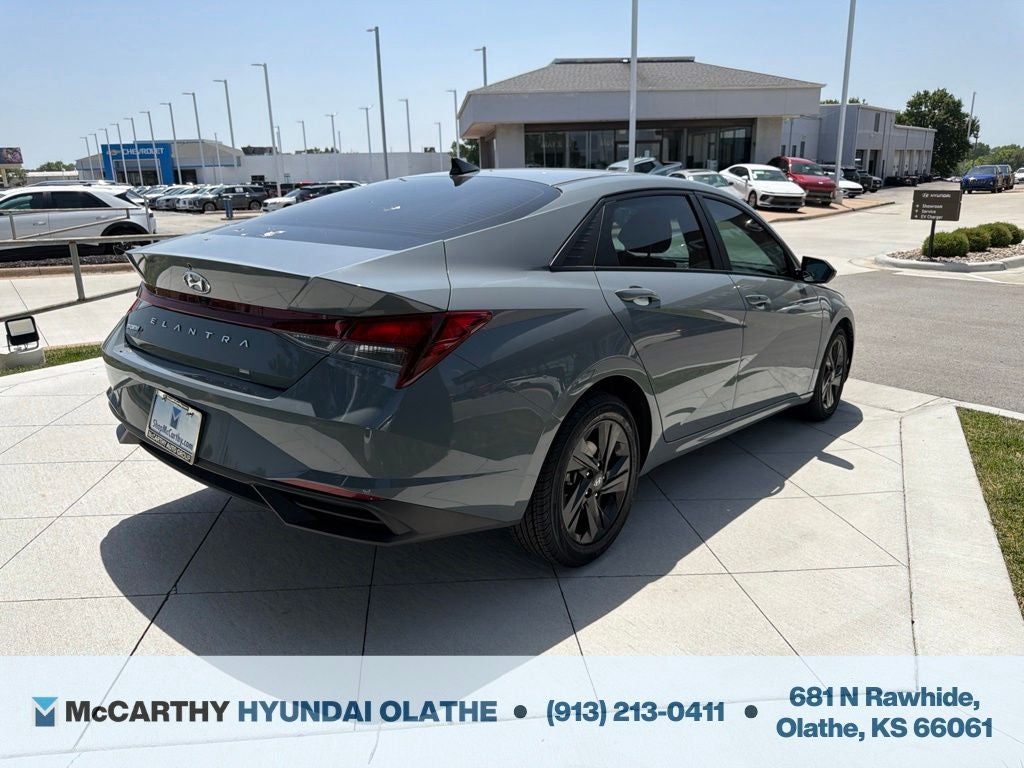 2022 Hyundai ELANTRA SEL