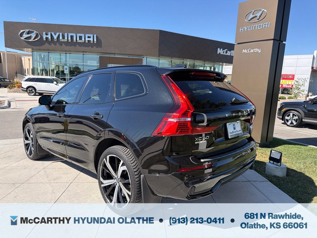 2022 Volvo XC60 B6 R-Design