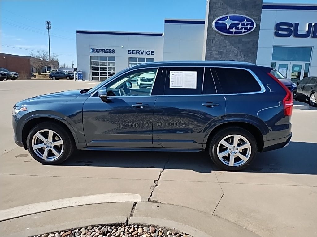 2022 Volvo XC90 T6 Momentum