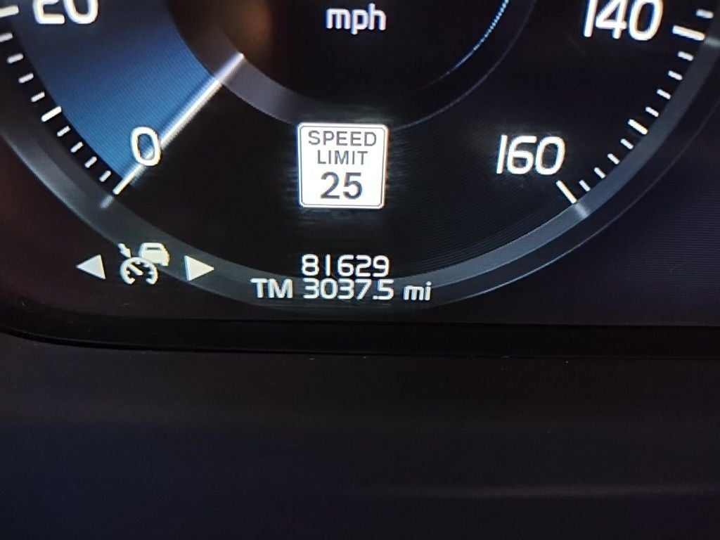 2022 Volvo XC90 T6 Momentum