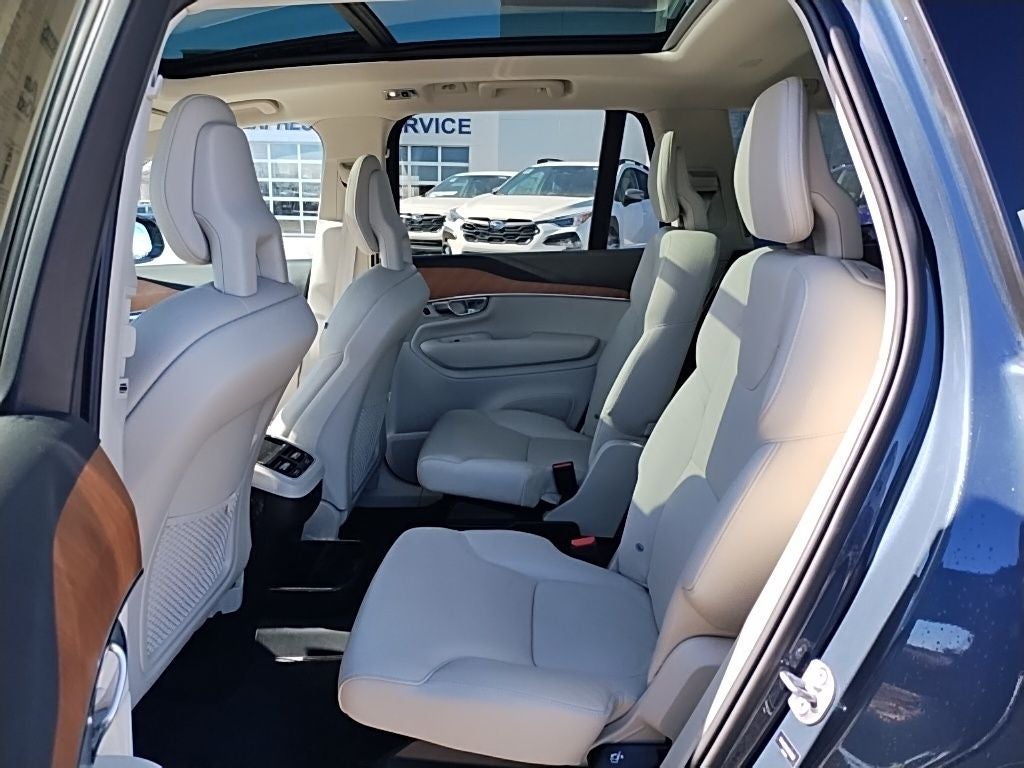 2022 Volvo XC90 T6 Momentum