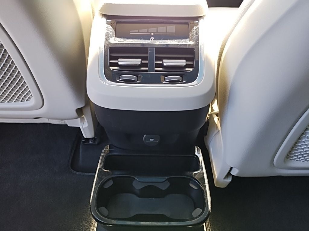 2022 Volvo XC90 T6 Momentum