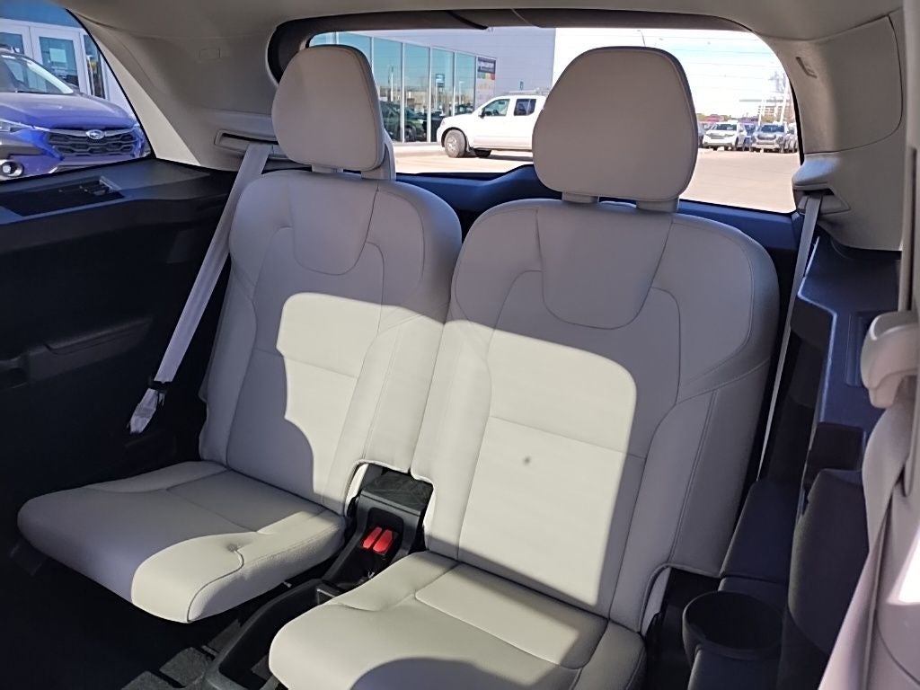 2022 Volvo XC90 T6 Momentum