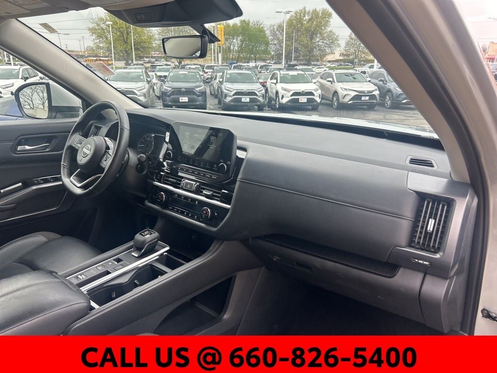 2025 Nissan Pathfinder SL