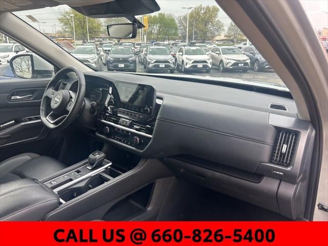 2025 Nissan Pathfinder SL