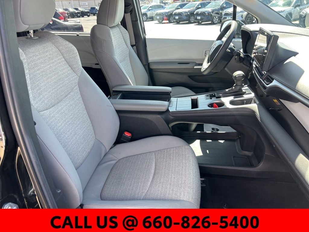 2025 Toyota Sienna LE 8 Passenger