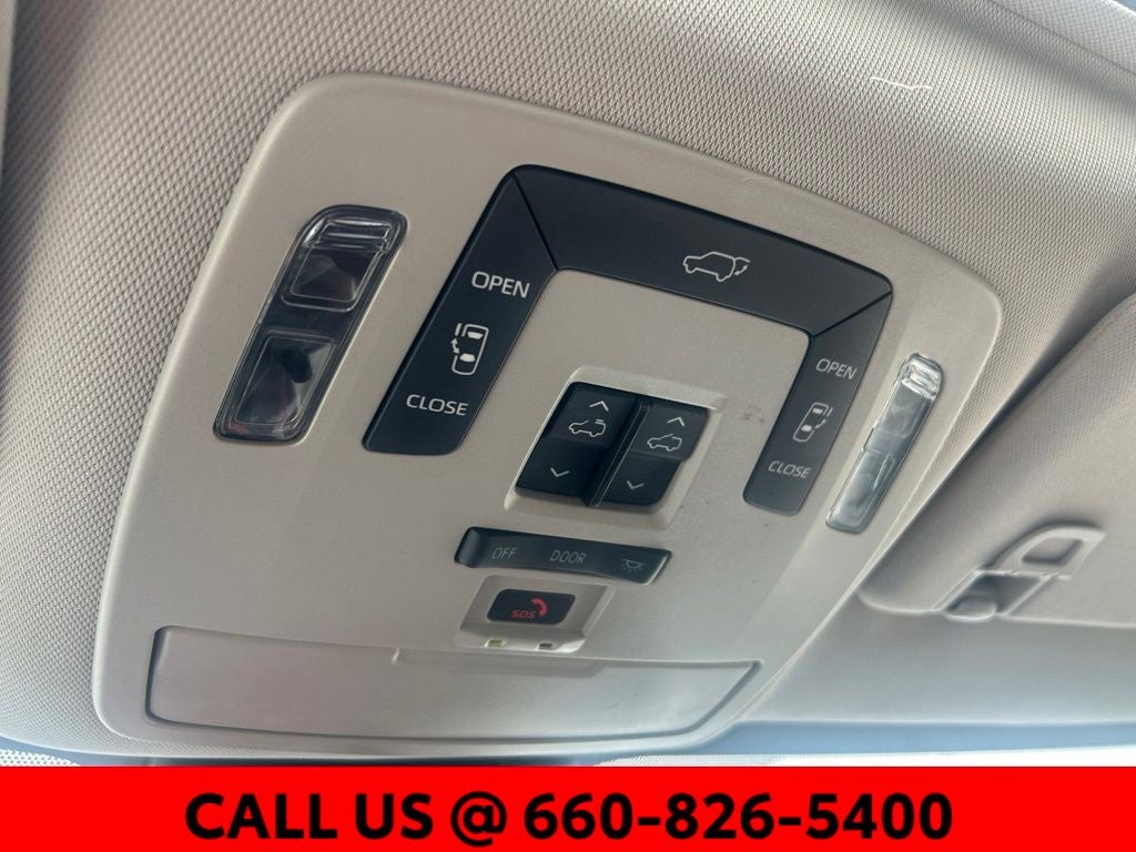 2023 Toyota Sienna XLE 8 Passenger