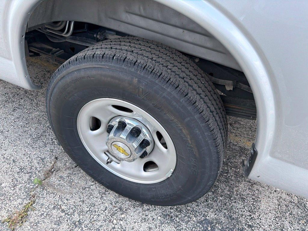 2025 Chevrolet Express Passenger LT
