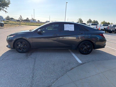 2022 Hyundai ELANTRA SEL