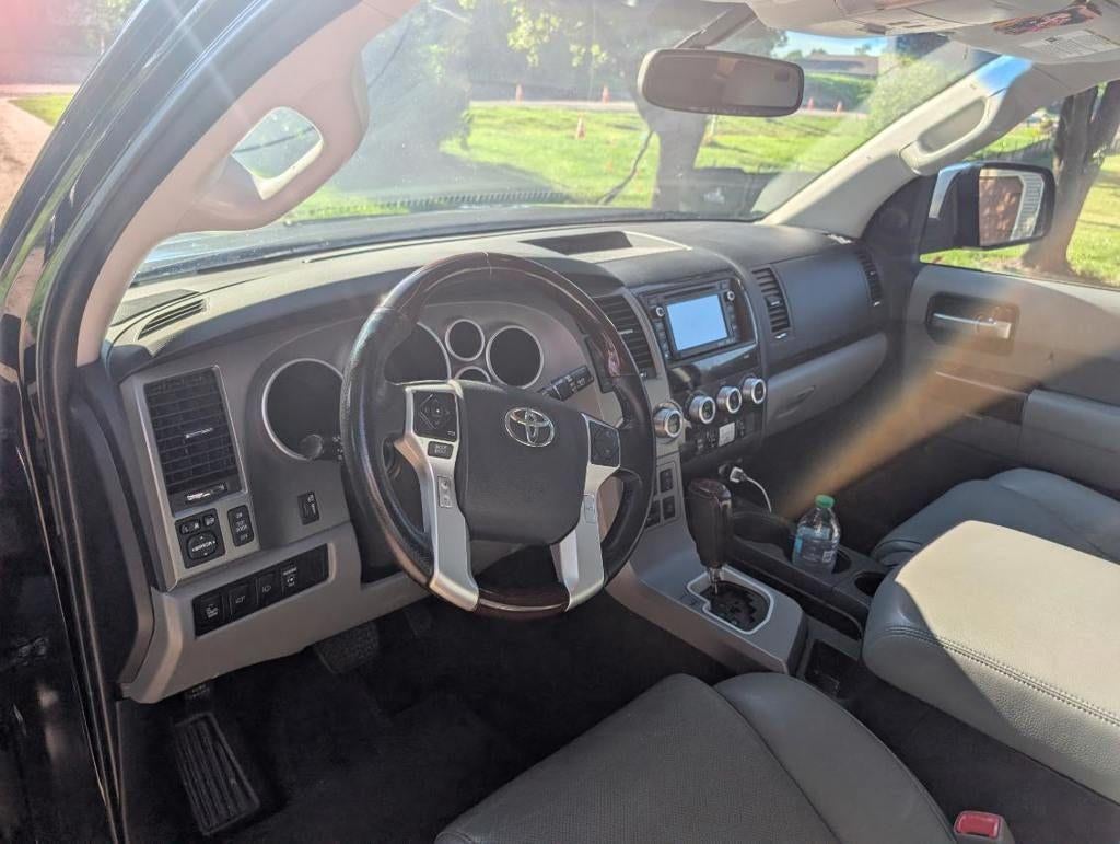 2015 TOYOTA TRU SEQUOIA Platinum
