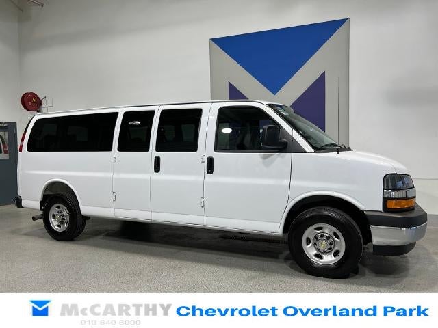 2025 Chevrolet Express Passenger 1LT