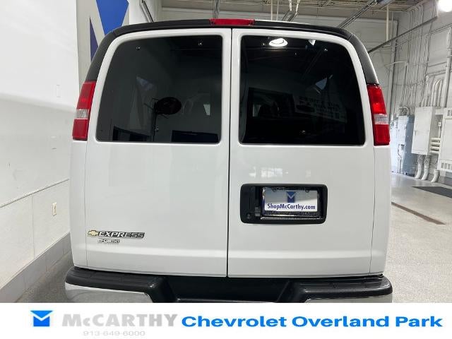 2025 Chevrolet Express Passenger 1LT