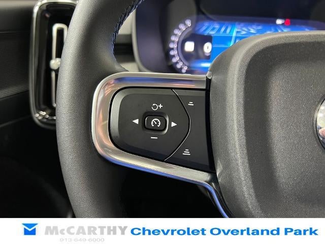 2025 Volvo XC40 Plus Bright Theme