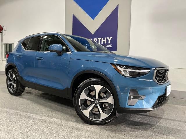 2025 Volvo XC40 Plus Bright Theme