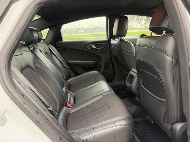 2016 Chrysler 200 S