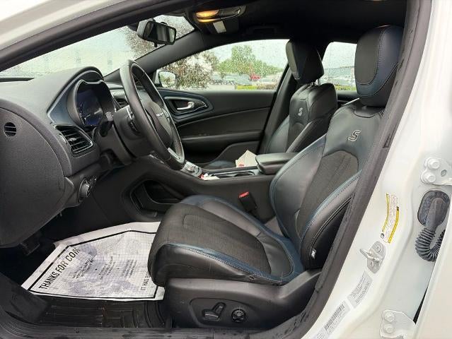 2016 Chrysler 200 S