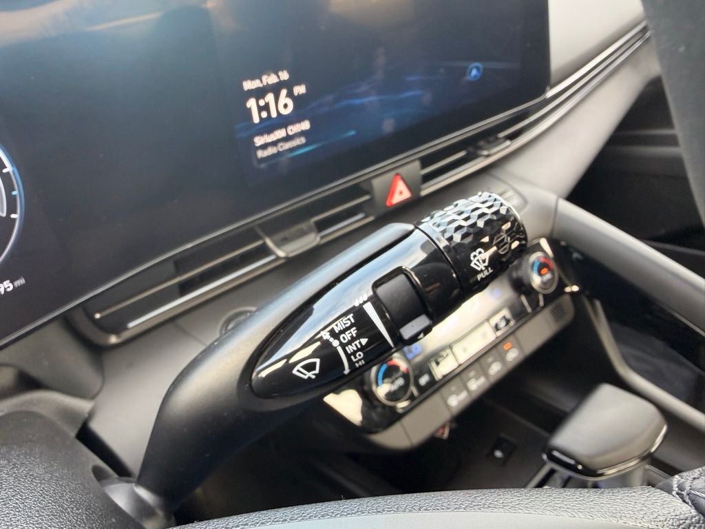 2025 Hyundai Elantra Blue - Photo 14