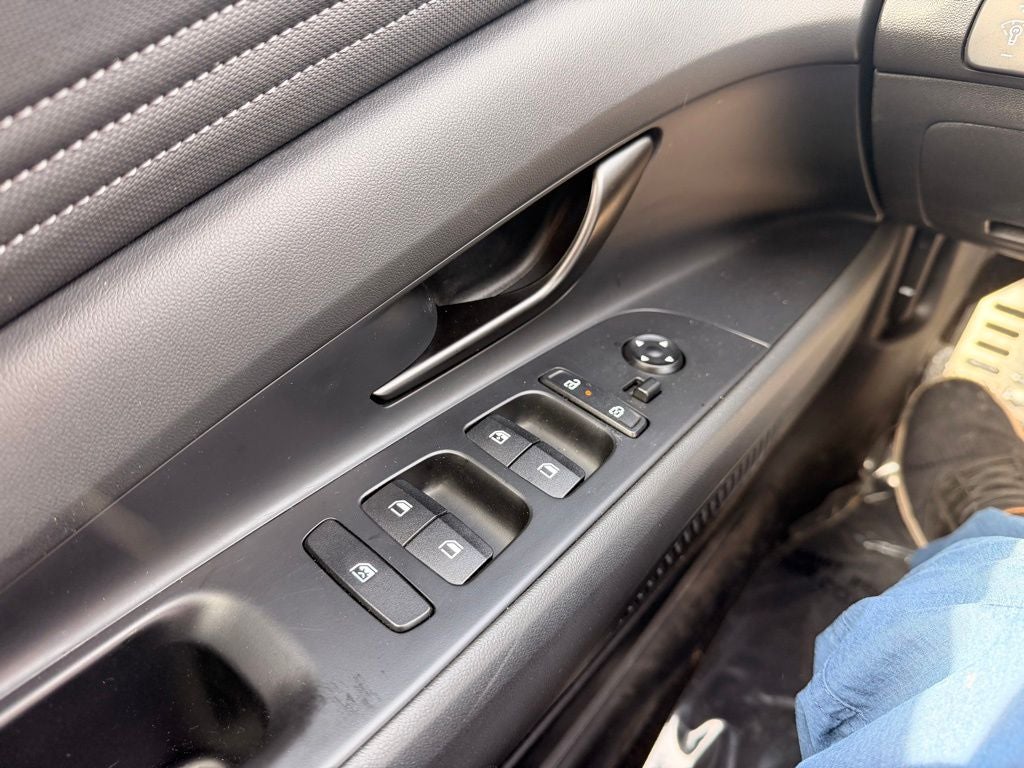 2025 Hyundai Elantra Blue - Photo 21
