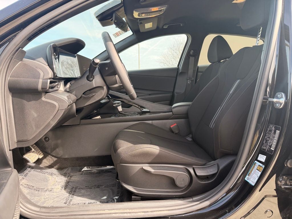 2025 Hyundai Elantra Blue - Photo 24