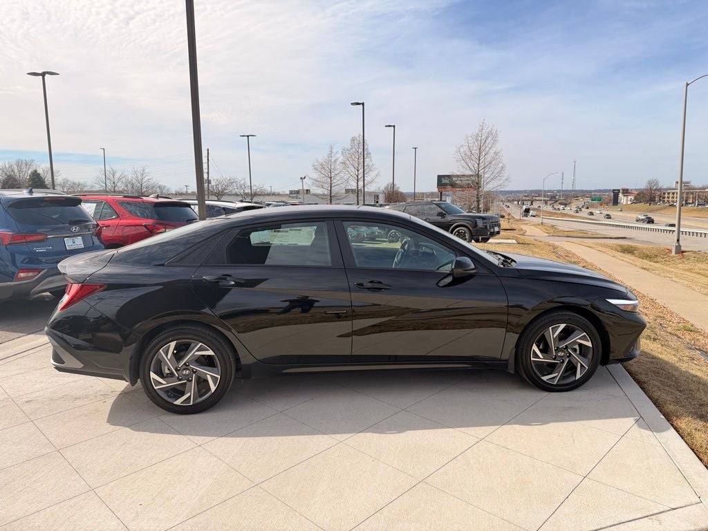 2025 Hyundai Elantra Blue - Photo 6