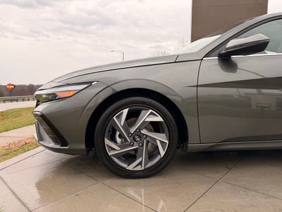 2025 Hyundai ELANTRA Limited