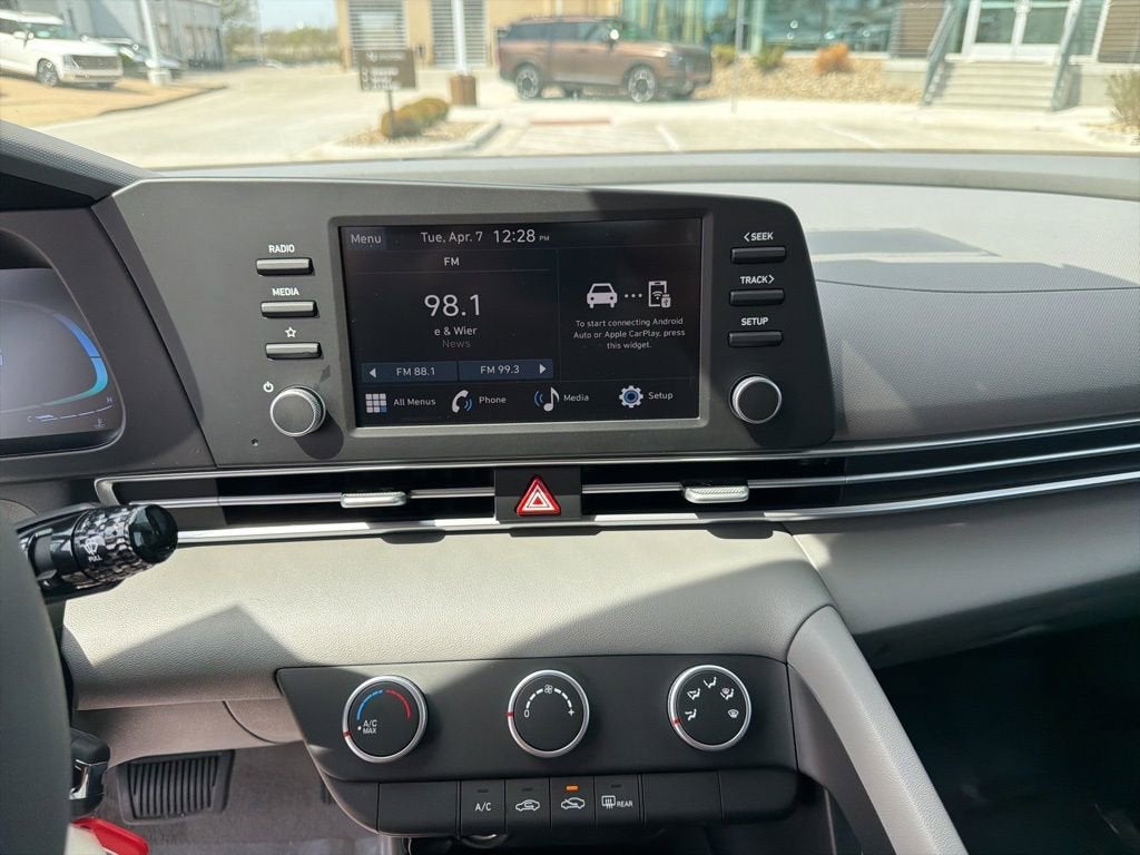 2026 Hyundai ELANTRA SE