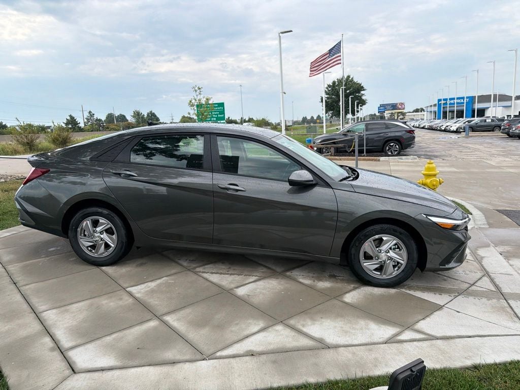 2026 Hyundai ELANTRA SE