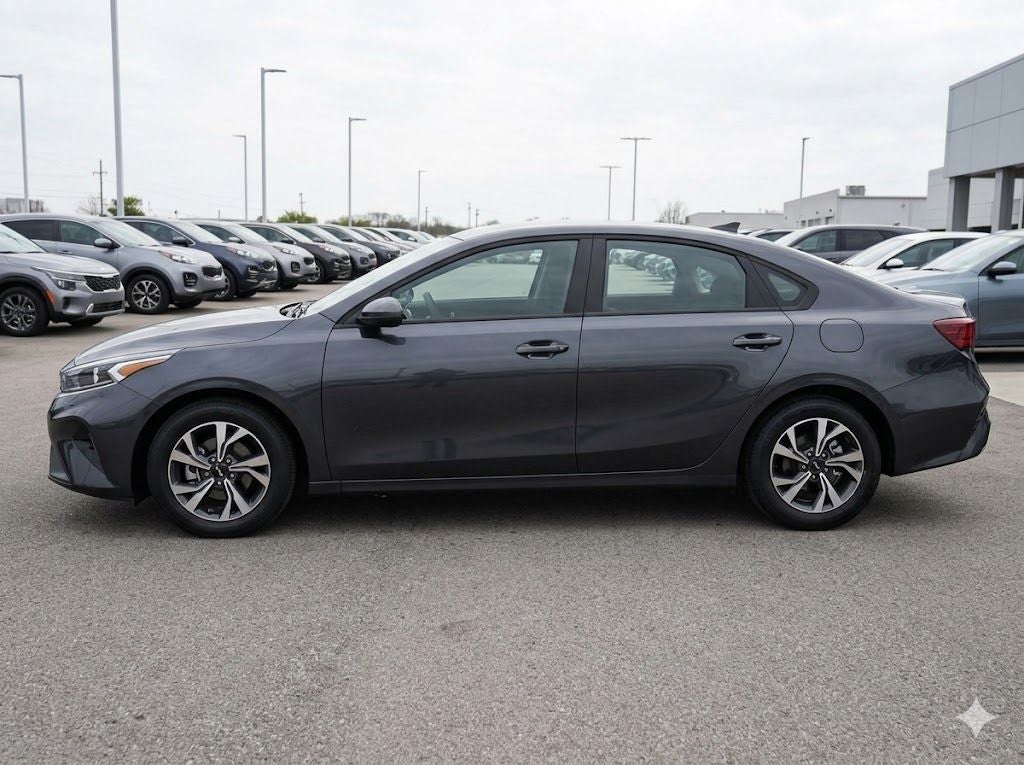 Used 2025 Kia K4 LXS with VIN 3KPFT4DE1SE109043 for sale in Kansas City
