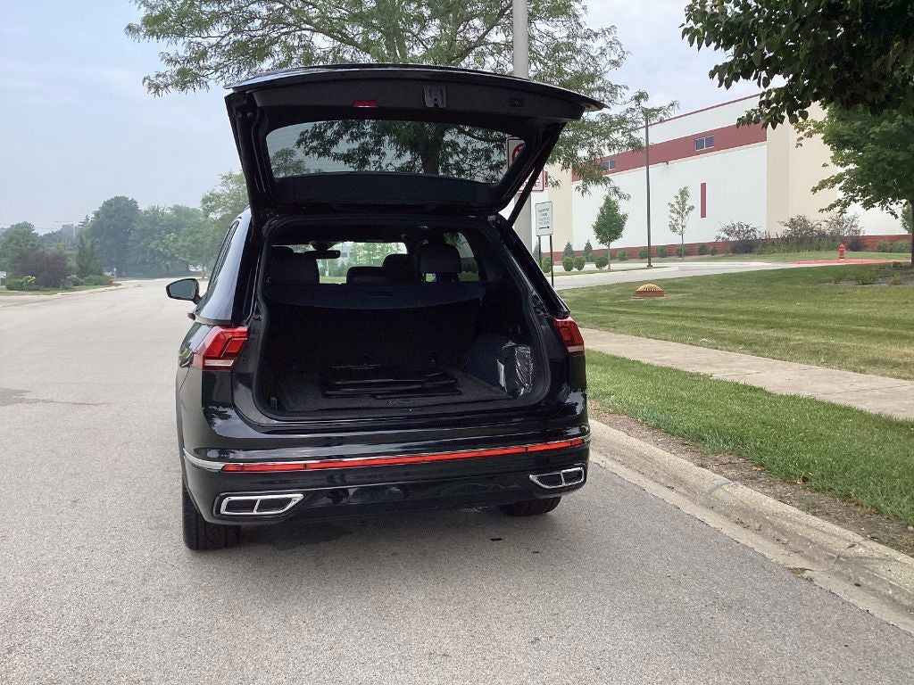 Used 2022 Volkswagen Tiguan SEL R-LINE with VIN 3VV4B7AXXNM082082 for sale in Kansas City