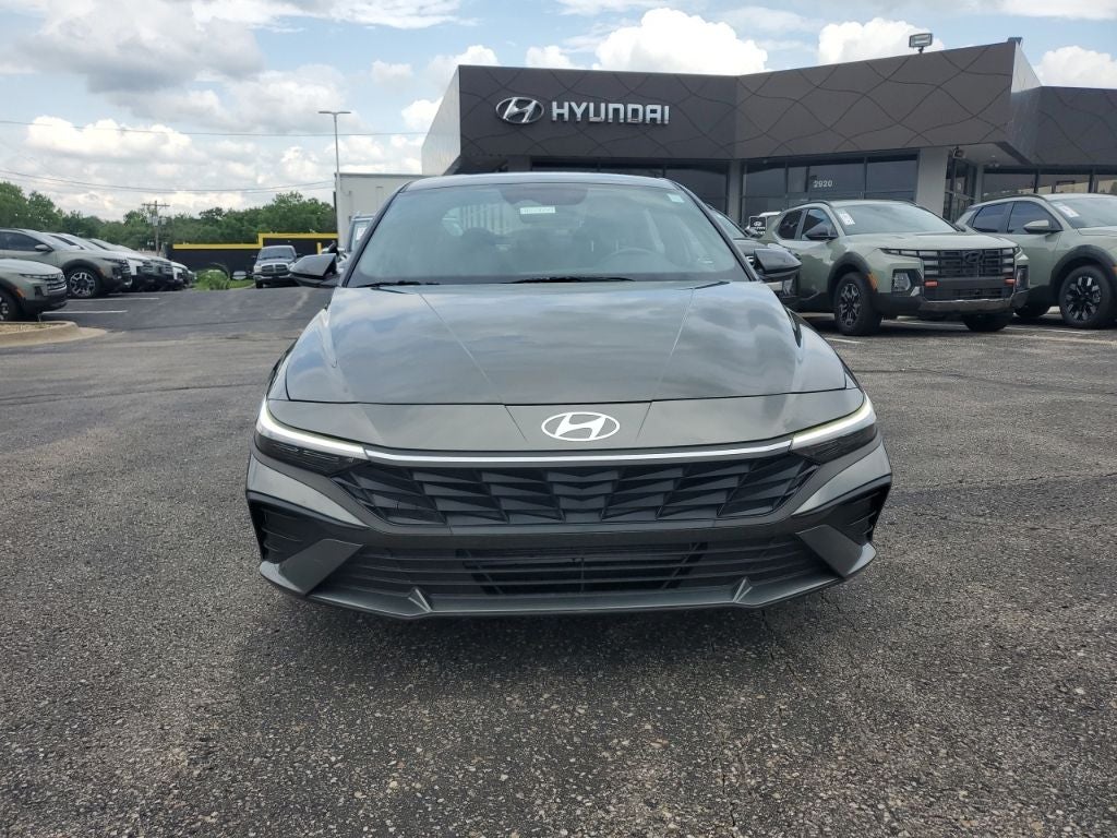 Used 2025 Hyundai Elantra SEL with VIN KMHLM4DG8SU922670 for sale in Kansas City
