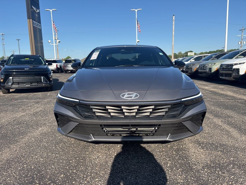 Used 2025 Hyundai Elantra Blue with VIN KMHLM4DJ4SU126090 for sale in Kansas City