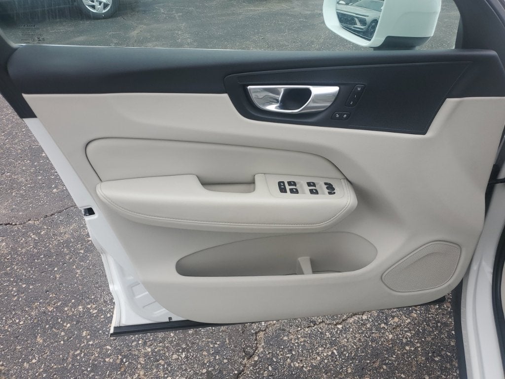 2023 Volvo XC60 Plus - Photo 16
