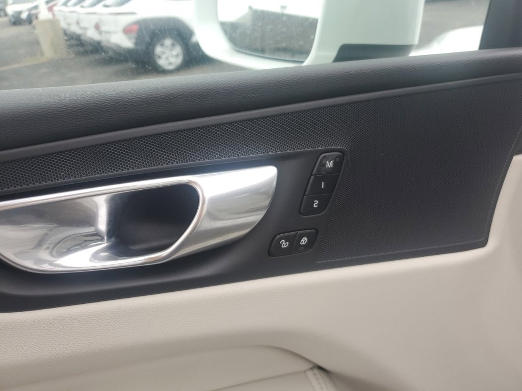 2023 Volvo XC60 Plus - Photo 17