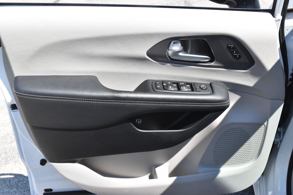 2024 Chrysler Pacifica Hybrid Select